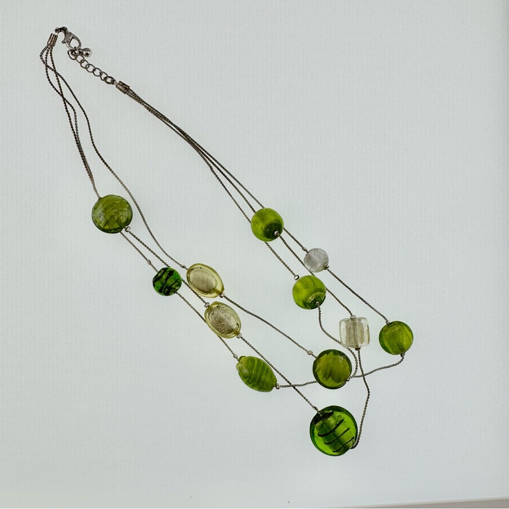 Chic Green Glass Beaded Necklace Appears to Float